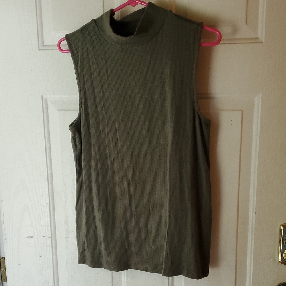 a.n.a Green Ribbed Sleeveless Muscle Tee with Mandarin Collar‎
